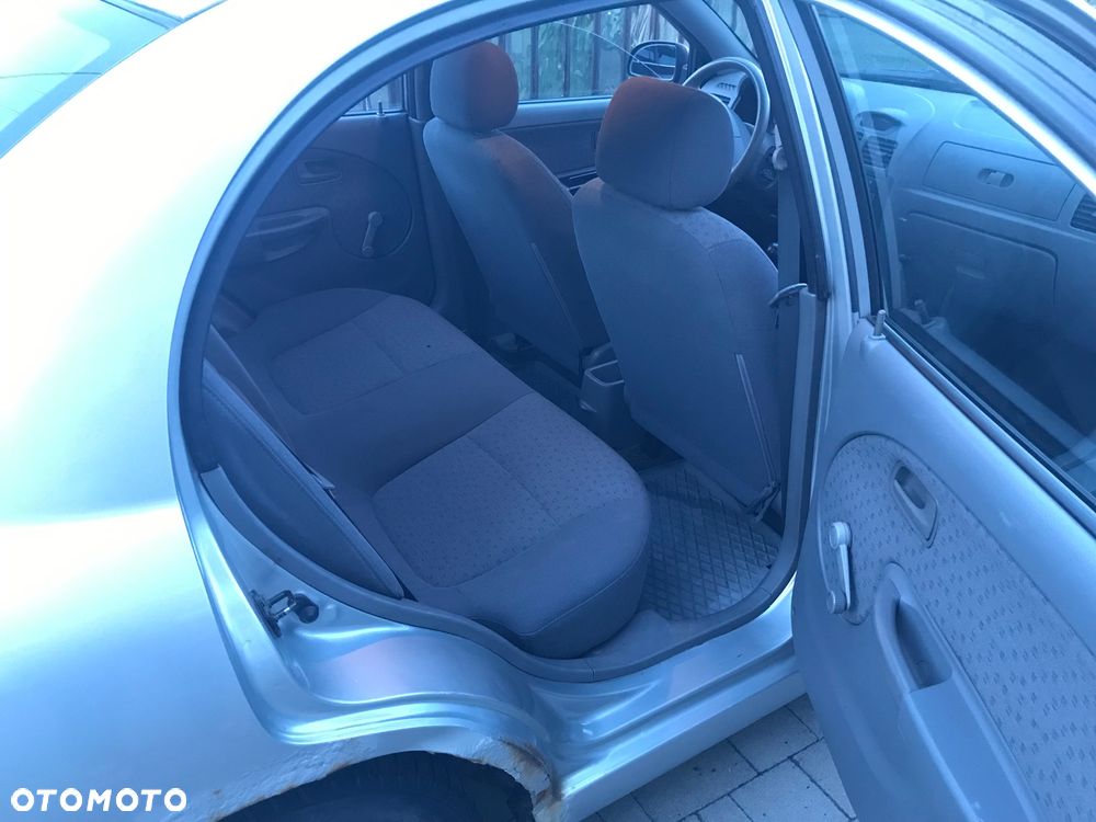 Kia Rio - 6
