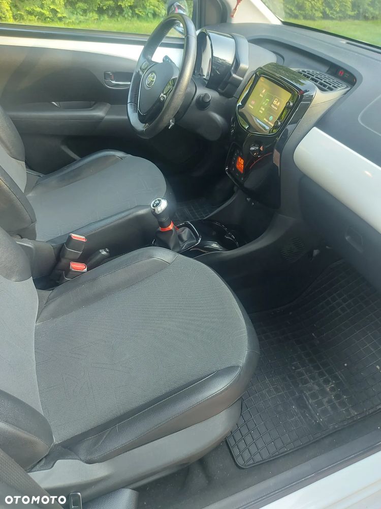 Toyota Aygo x-clusiv - 9