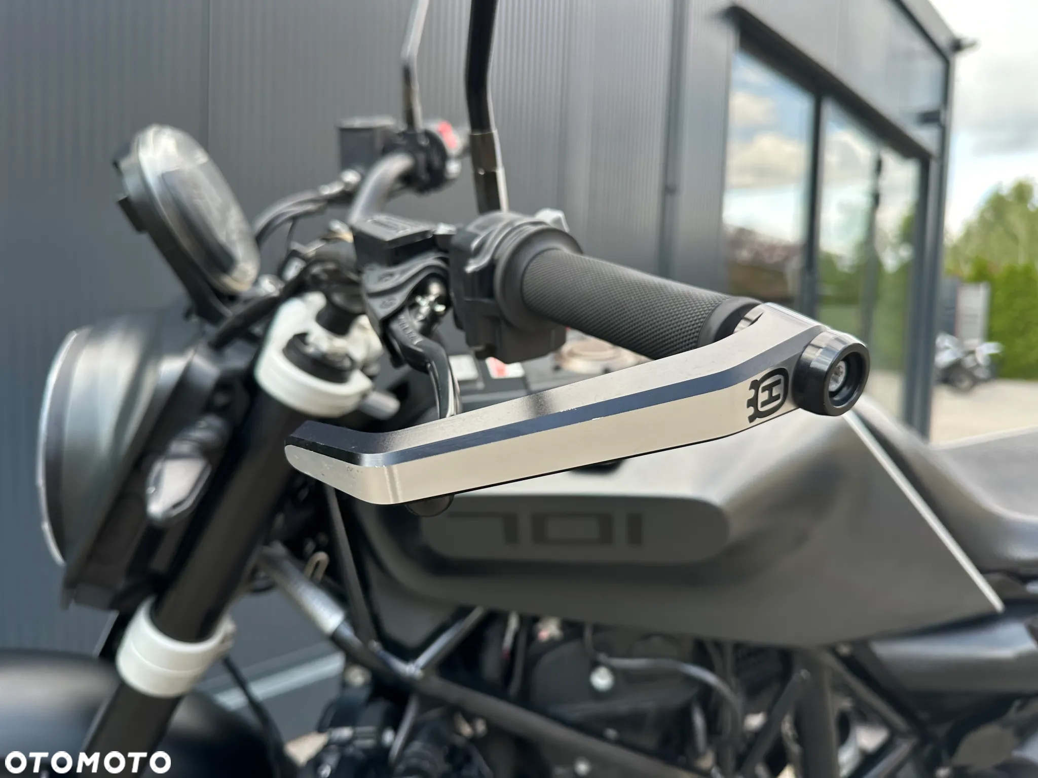 Husqvarna Svartpilen - 15