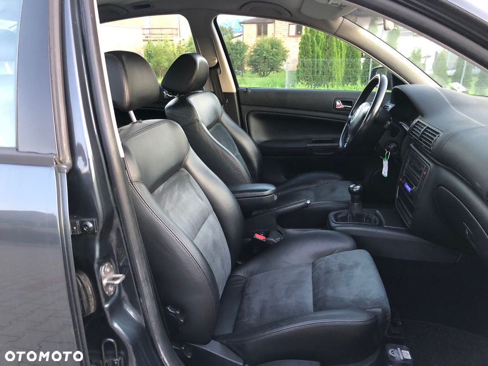Volkswagen Passat 2.3 V5 Highline - 11