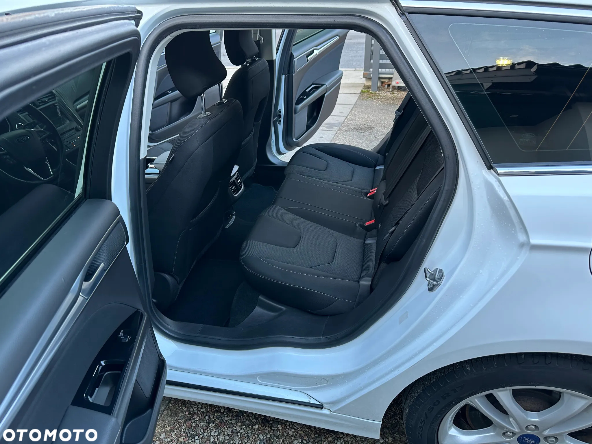 Ford Mondeo 2.0 TDCi Titanium PowerShift - 32