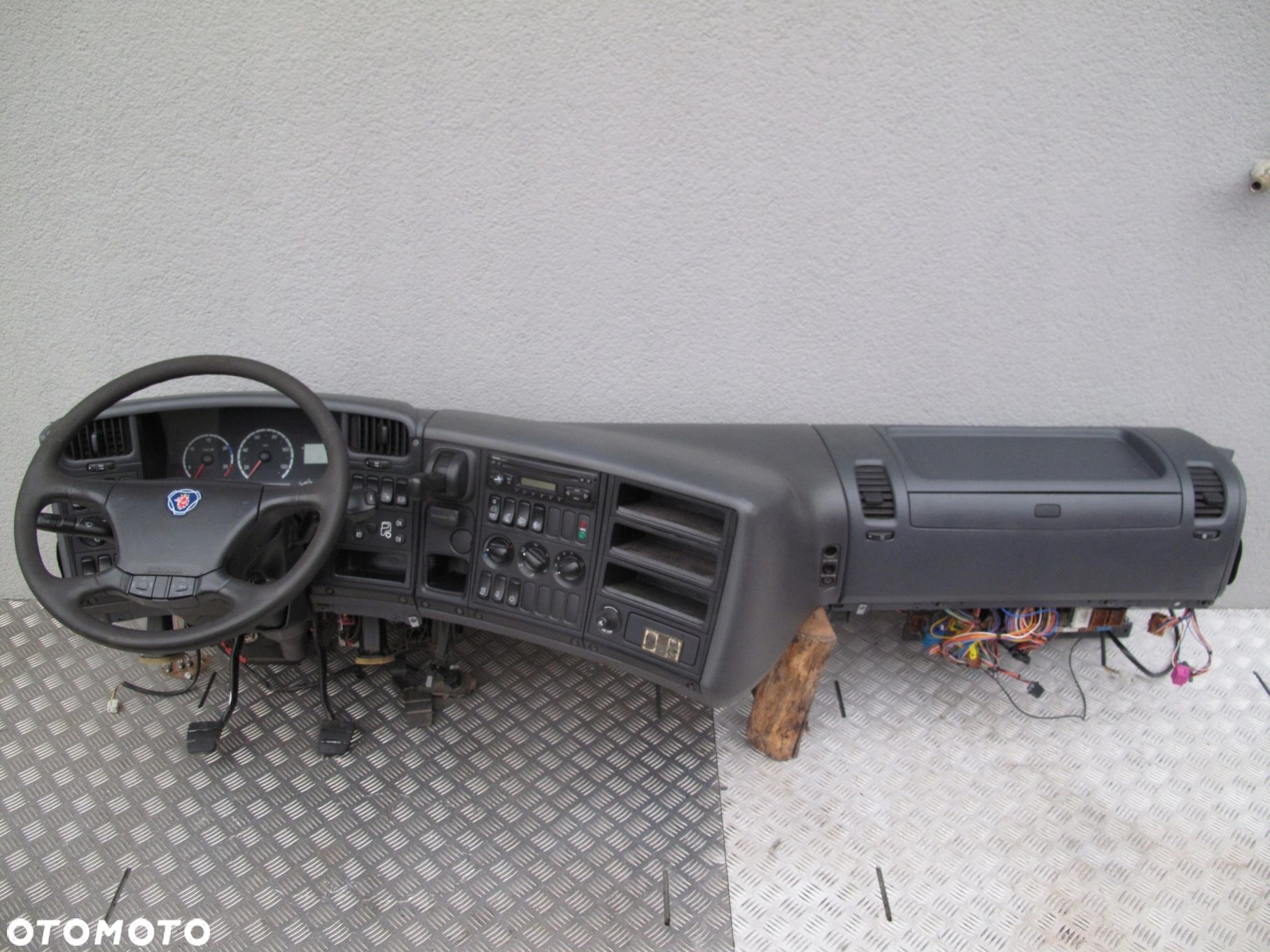 KOKPIT DESKA ROZDZIELCZA SCANIA R STARY TYP - 1