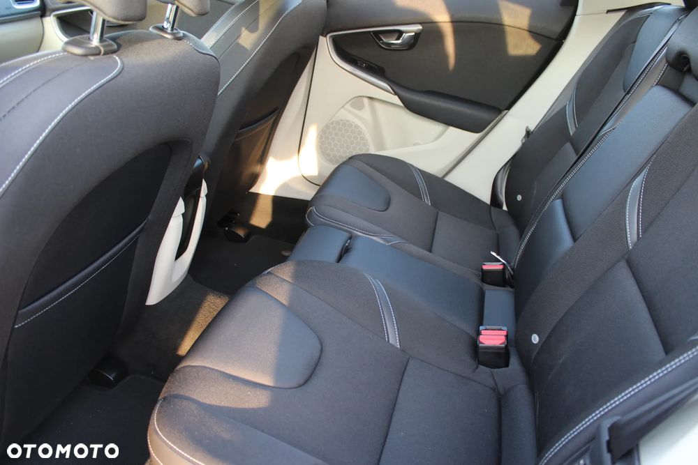 Volvo V40 D2 Summum - 10