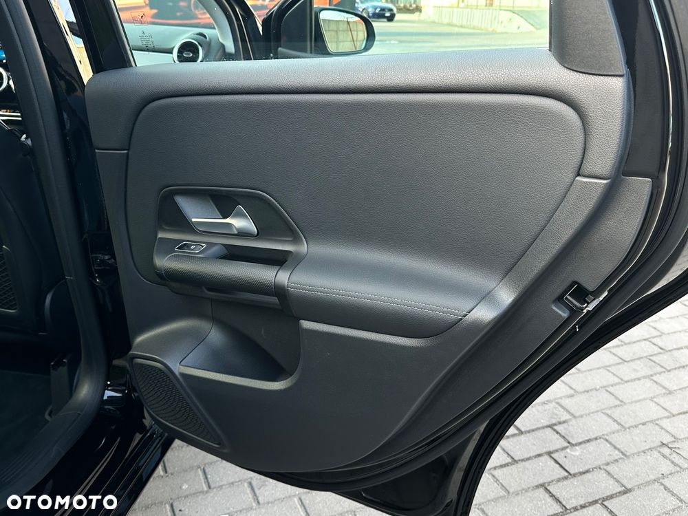 Mercedes-Benz Klasa B 180 7G-DCT Edition 2020 - 27