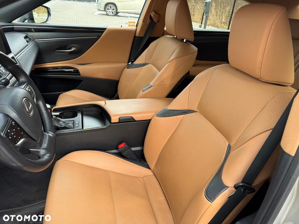 Lexus ES 300h Business Edition - 15