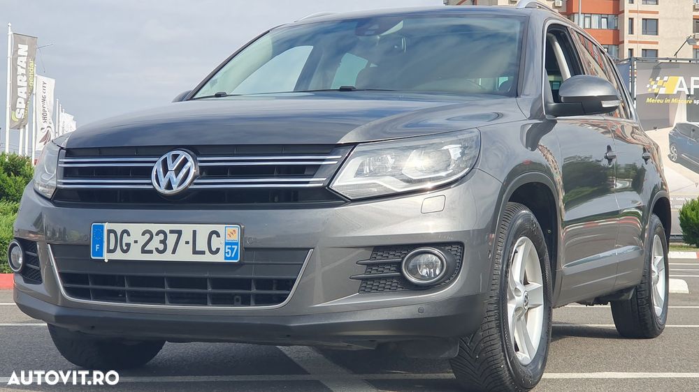 Volkswagen Tiguan 2.0 TDI DPF BlueMotion Technology Lounge Sport & Style - 24