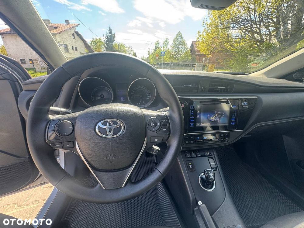 Toyota Auris - 12
