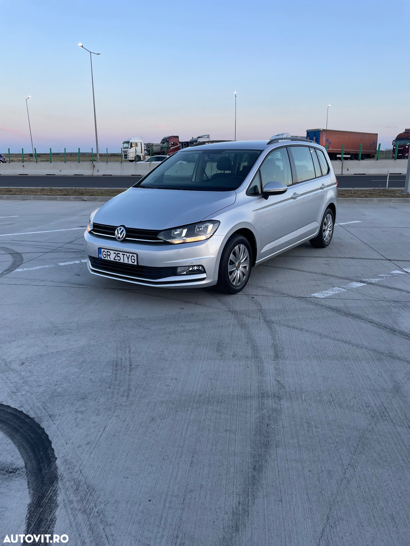 Volkswagen Touran 1.6 TDI SCR (BlueMotion Technology) DSG Comfortline - 17