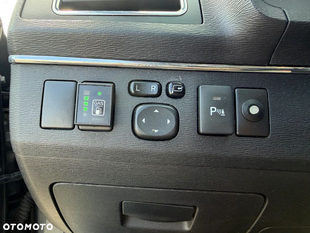 Toyota Avensis 1.8 Sol NAVI MS - 23