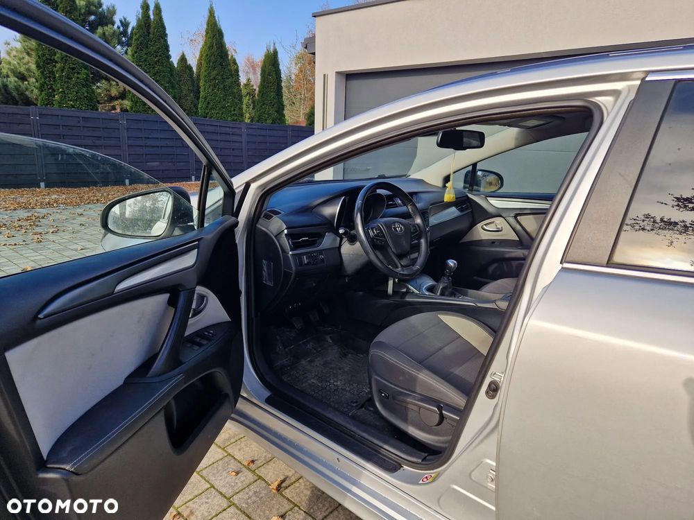Toyota Avensis 1.8 Premium - 8