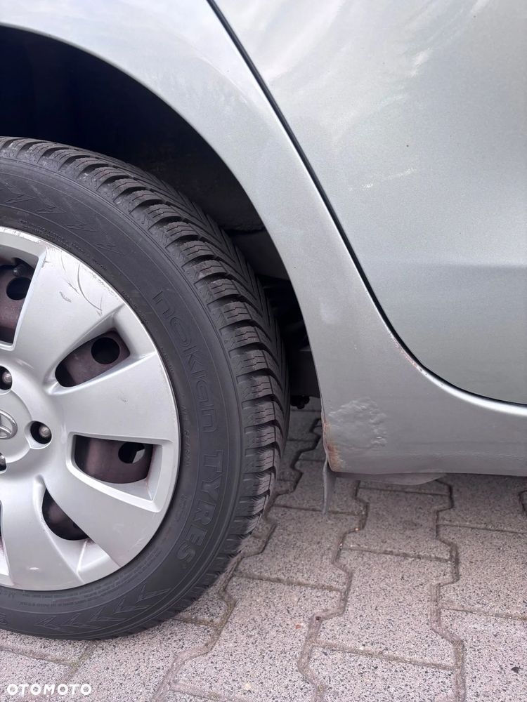 Toyota Yaris 1.3 VVT-i Sol - 18