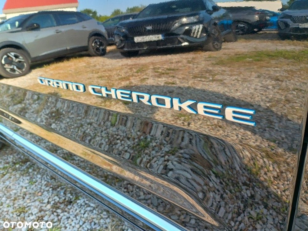 Jeep Grand Cherokee - 14