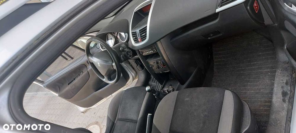 Peugeot 207 - 8
