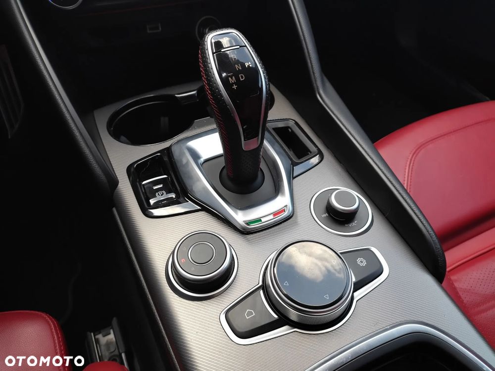 Alfa Romeo Giulia 2.0 Turbo Veloce Q4 - 16