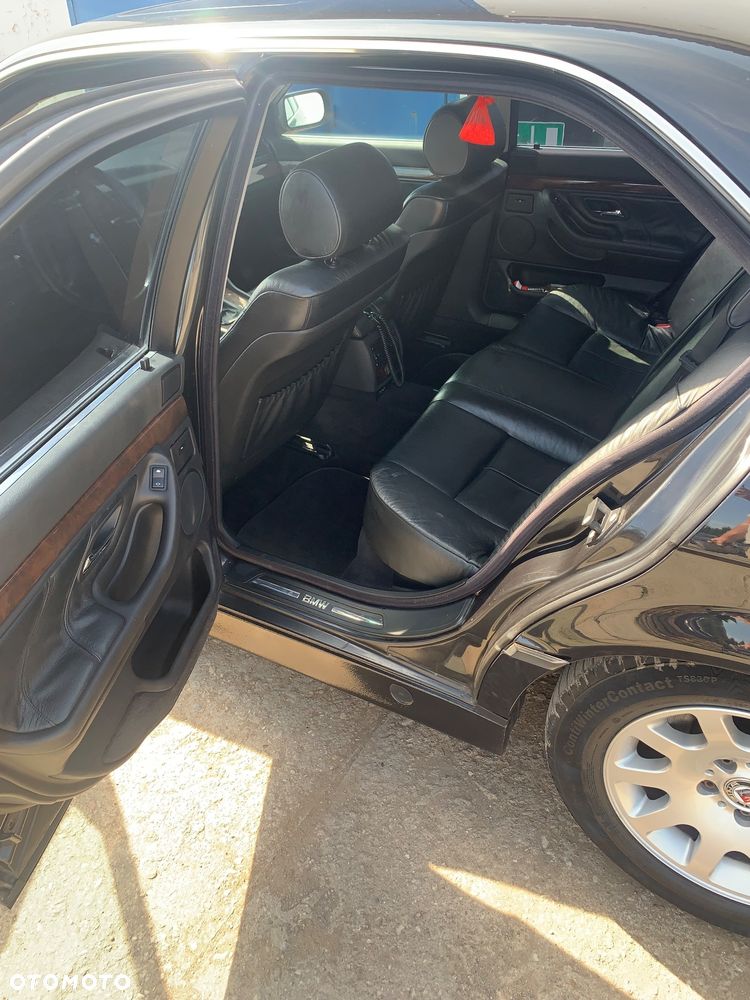 BMW Seria 7 735i - 4