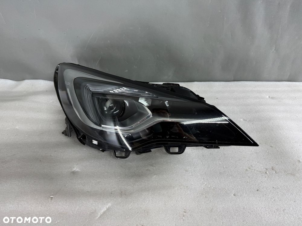 Reflektor Przód strona prawa Opel Astra K V 5 39077807 LUX - 1