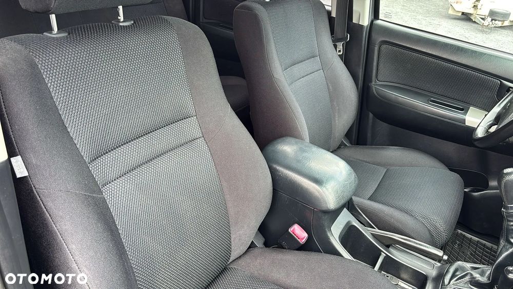 Toyota Hilux 4x4 Double Cab Life - 25