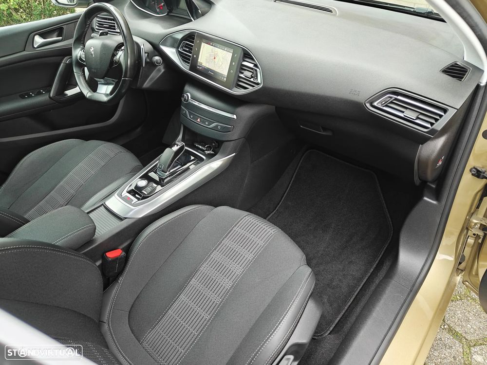 Peugeot 308 1.2 PureTech Allure Pack EAT8 - 13