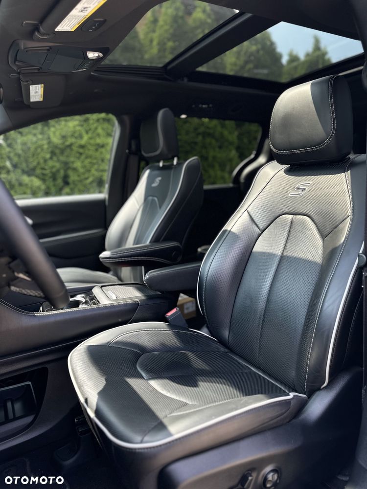 Chrysler Pacifica - 24