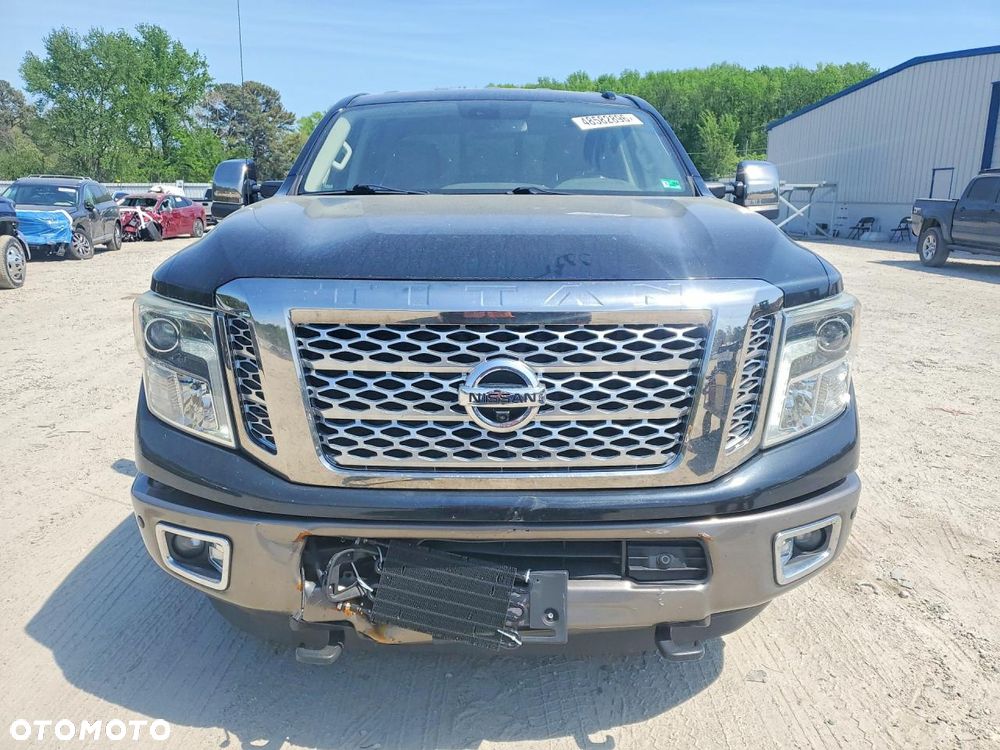 Nissan Titan - 6