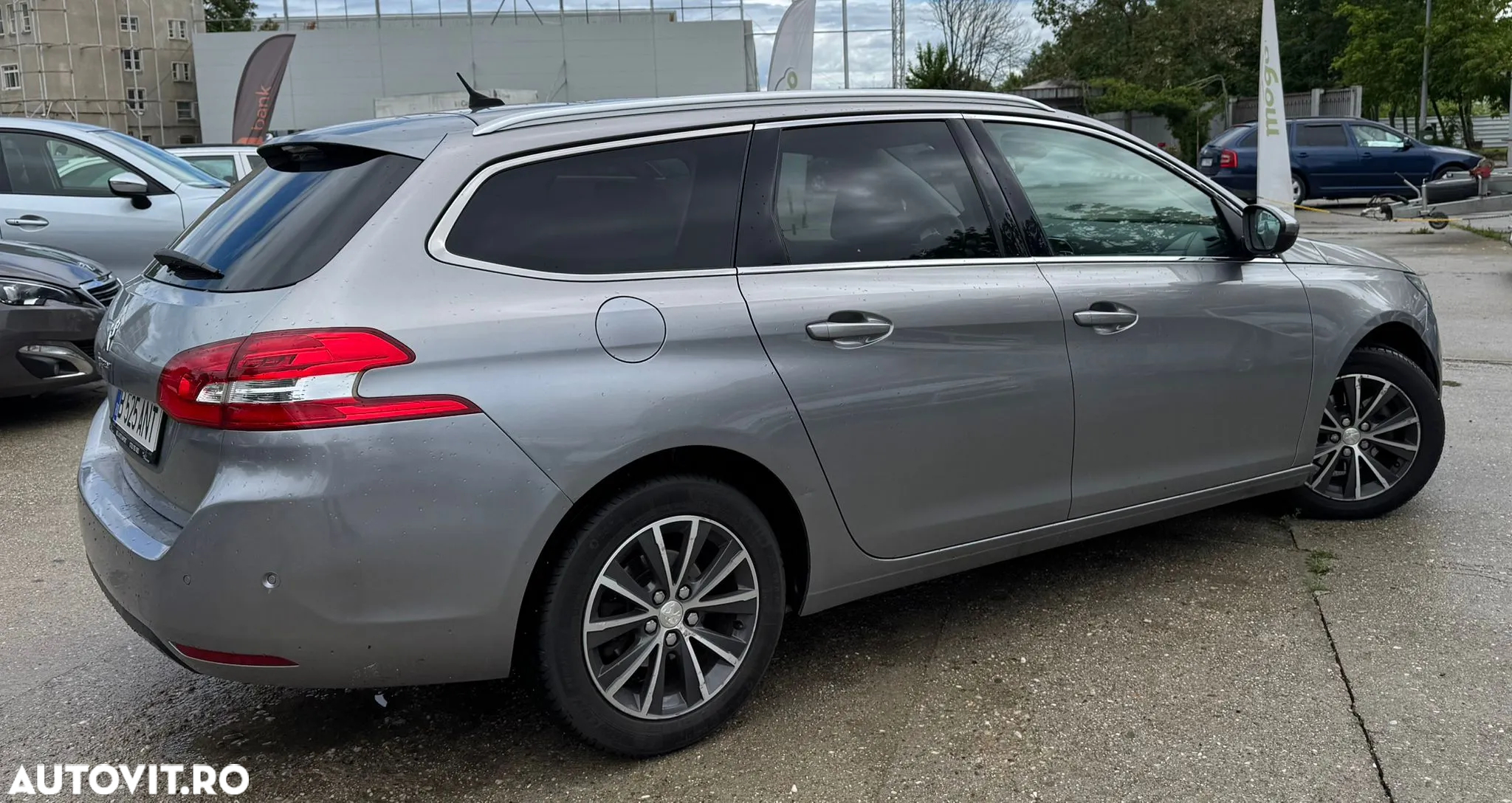 Peugeot 308 1.2 L PureTech Turbo Allure - 6