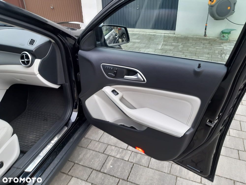 Mercedes-Benz GLA - 16