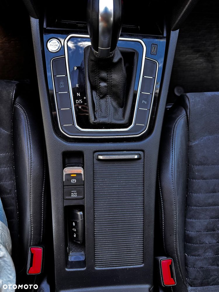 Volkswagen Passat 2.0 TDI EVO Elegance DSG - 23