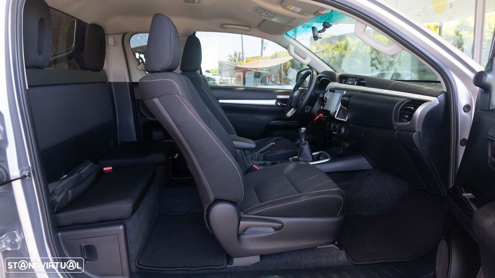 Toyota Hilux 2.4 D-4D 4WD Trial - 11