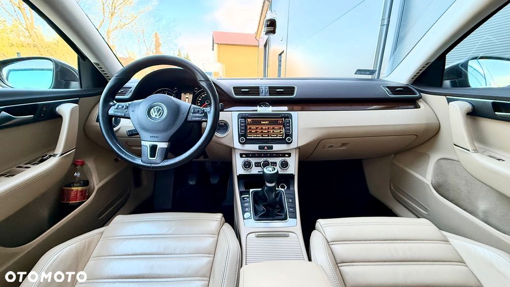 Volkswagen Passat 2.0 TDI DPF Highline - 8