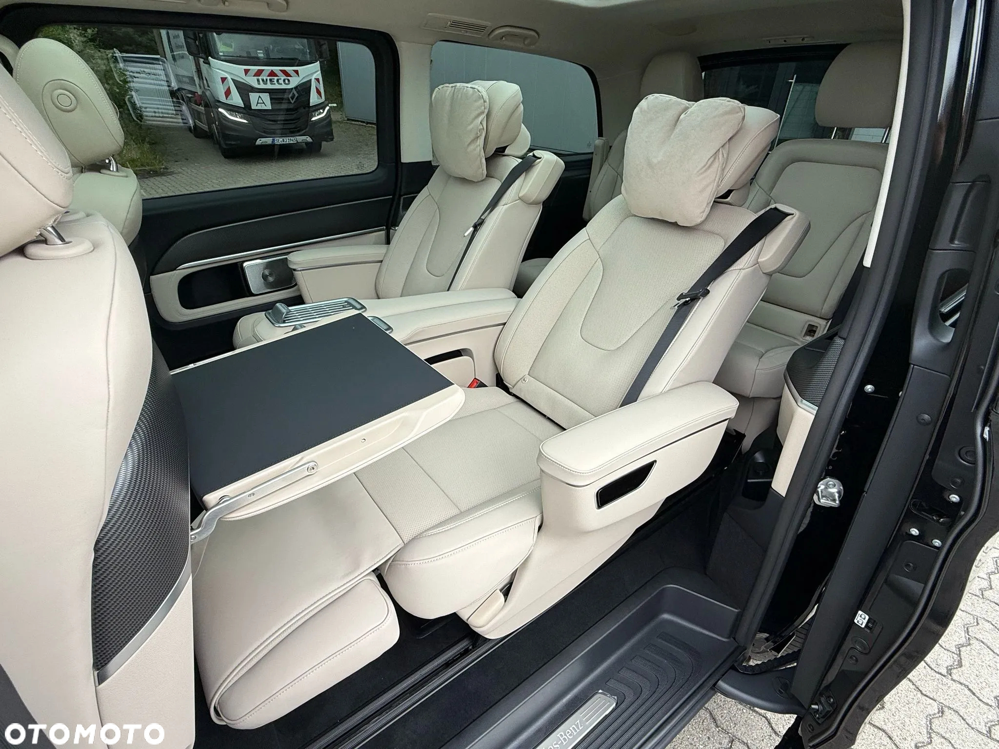 Mercedes-Benz Klasa V 300 d extralang 4Matic 9G-TRONIC Edition 2023 - 22