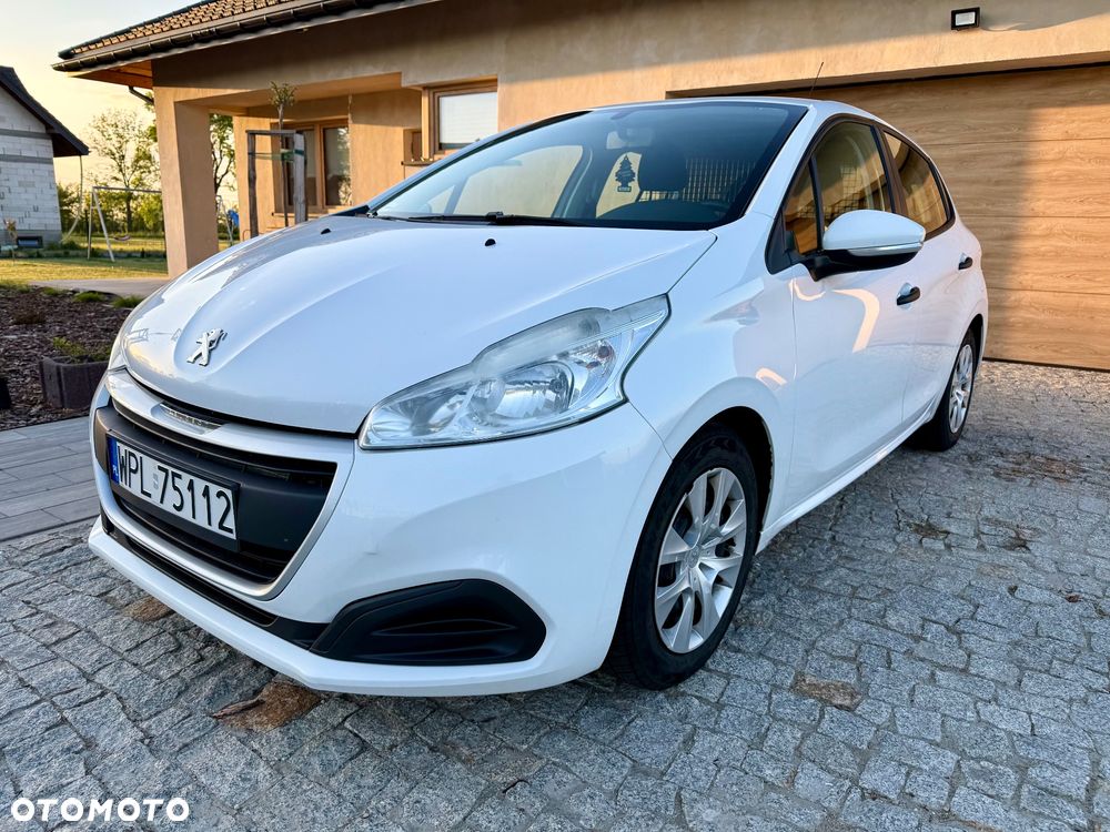 Peugeot 208 - 1
