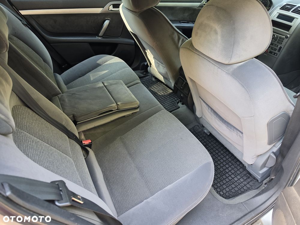 Peugeot 407 - 8