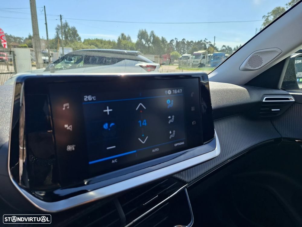 Peugeot 2008 PureTech 130 EAT8 Active - 32