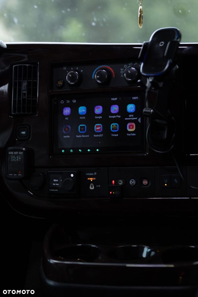 GMC Savana - 13