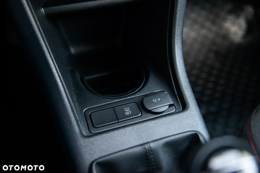 Volkswagen up! 1.0 street - 34