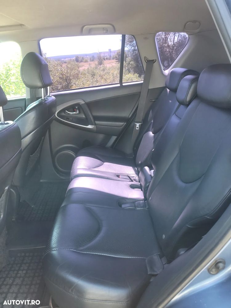 Toyota RAV4 2.2 D-4D Luxury - 6