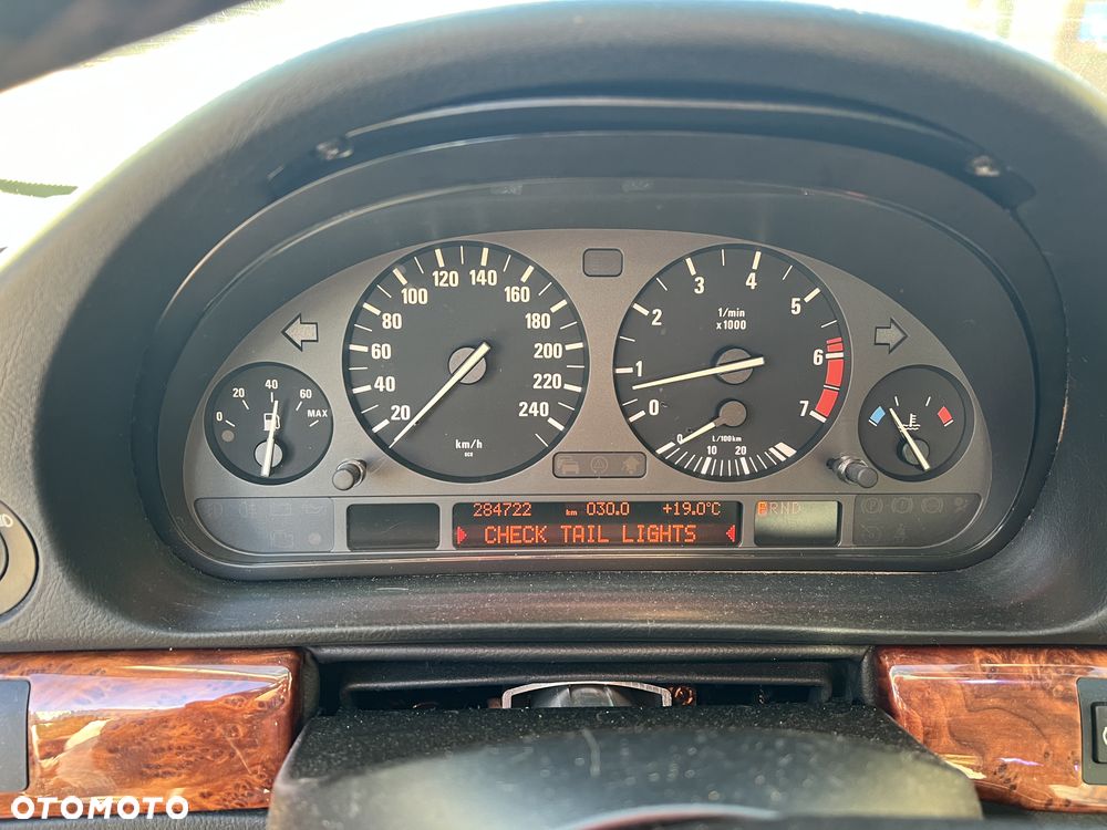 BMW Seria 7 740i - 4