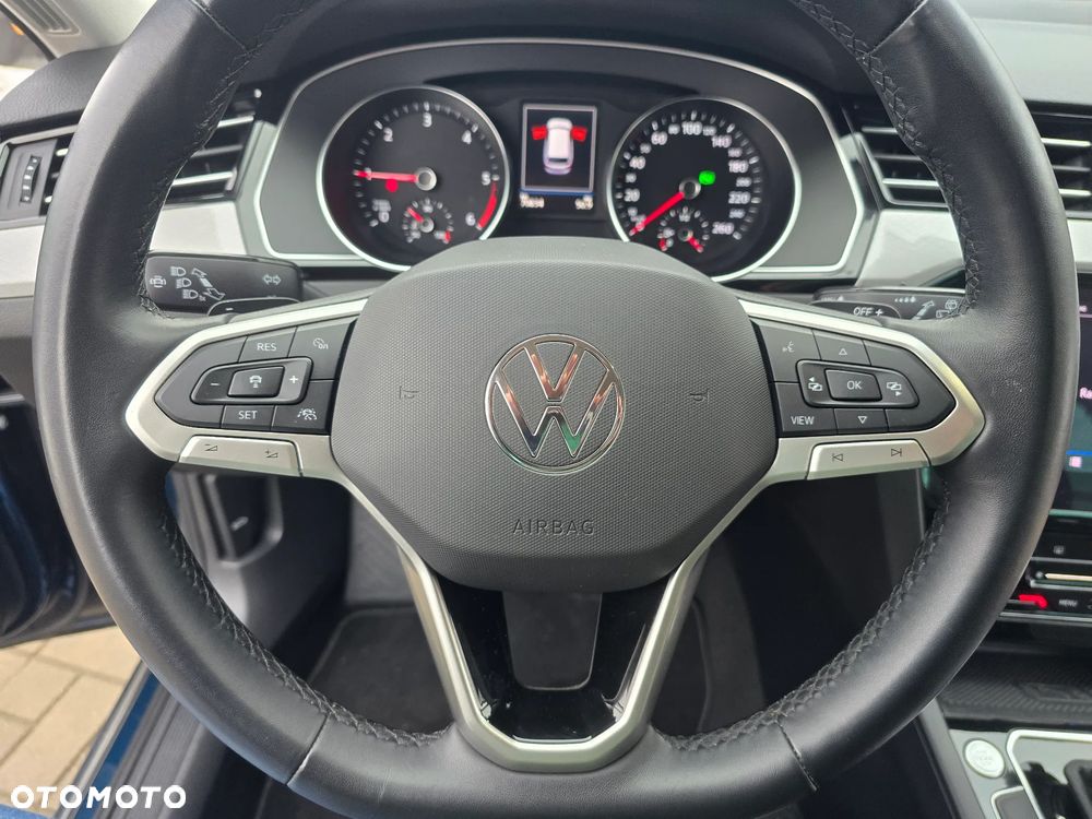 Volkswagen Passat - 28
