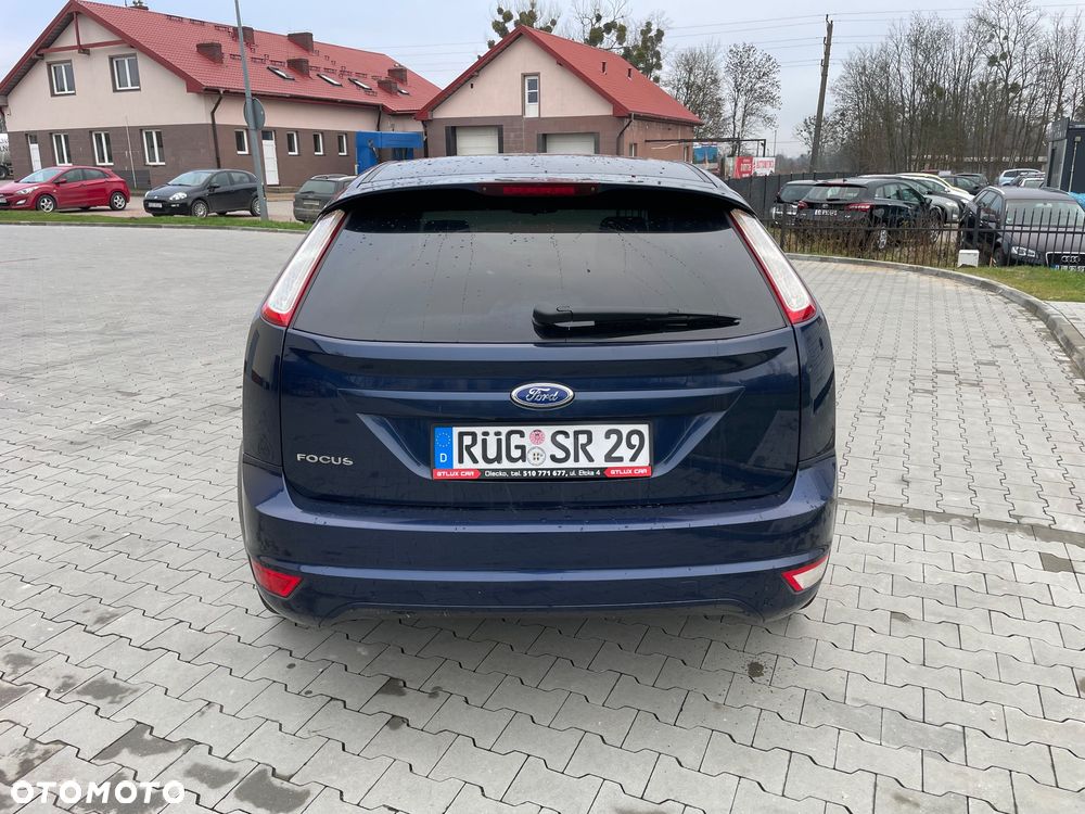 Ford Focus 1.6 Trend + - 5