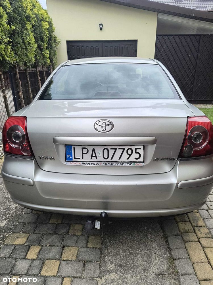 Toyota Avensis - 8