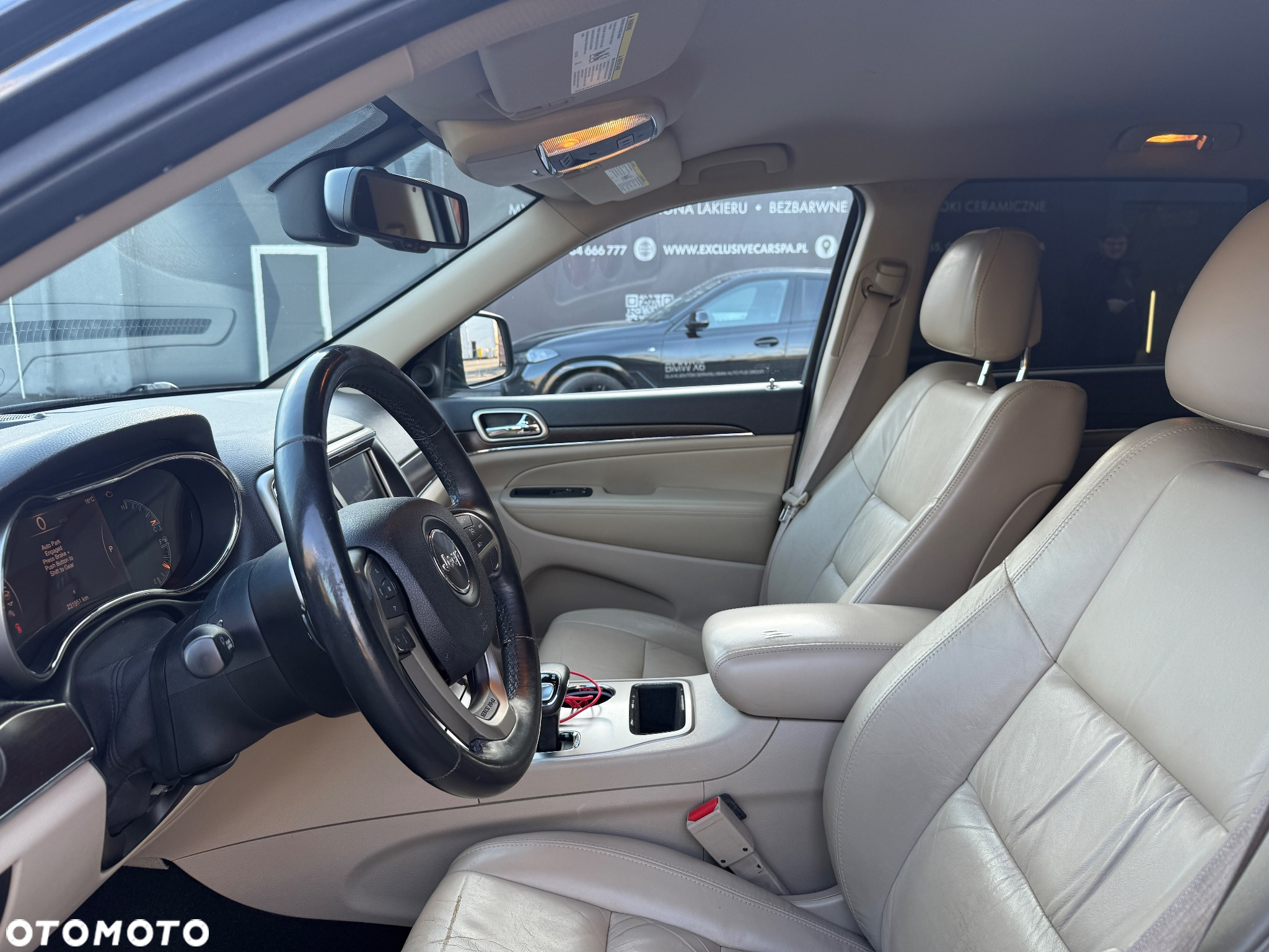 Jeep Grand Cherokee - 12