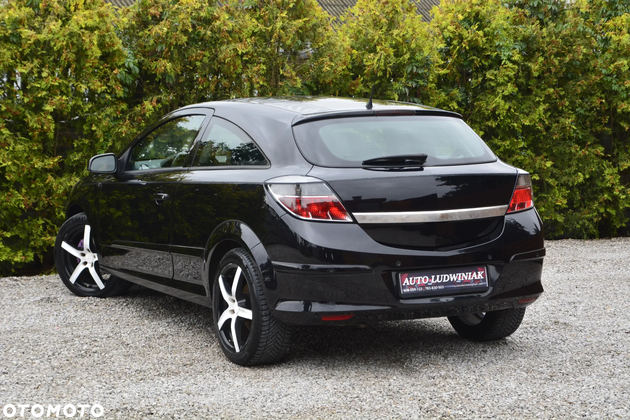 Opel Astra GTC 1.6 NAVI - 16