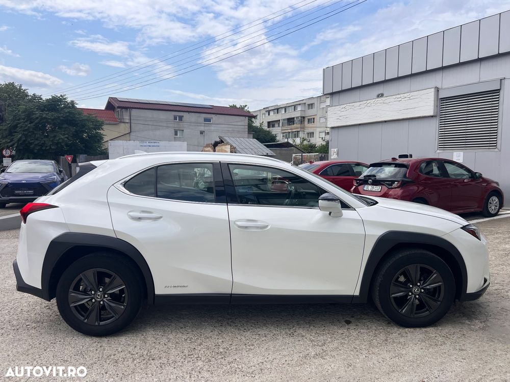 Lexus UX - 7