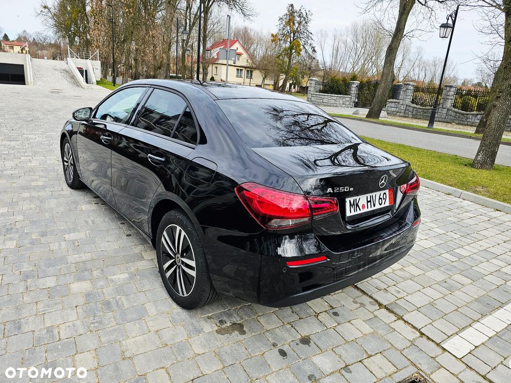 Mercedes-Benz Klasa A 250 e PHEV Progressive 8G-DCT - 12