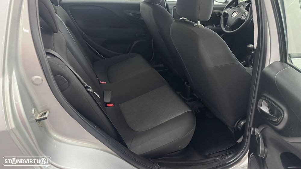 Fiat Punto 1.3 M-Jet Lounge S&S - 27