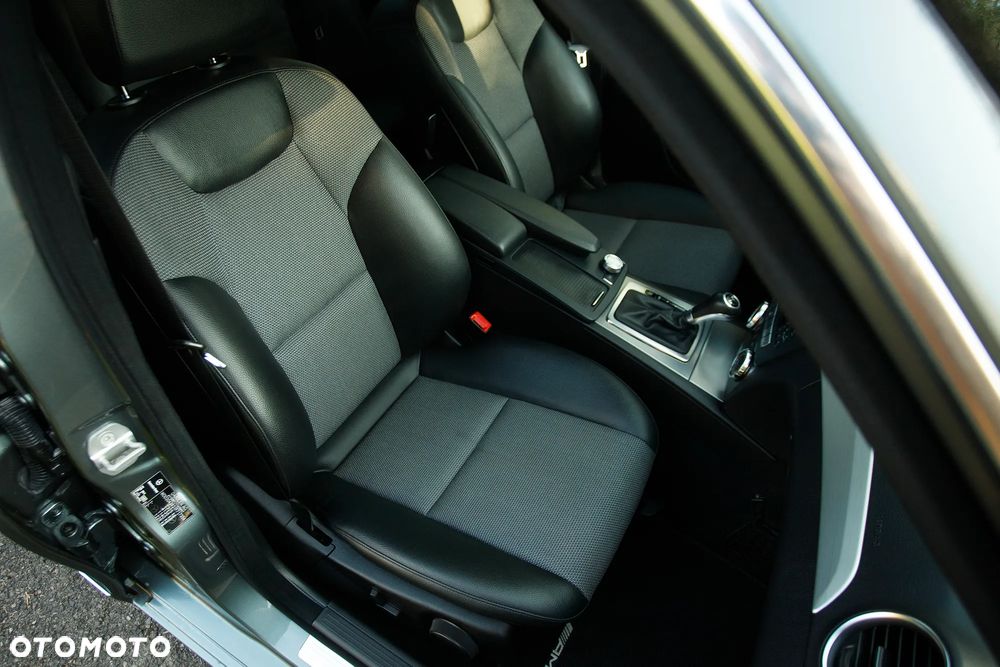 Mercedes-Benz Klasa C 300 CDI BlueEff 4-Matic Avantgarde - 6
