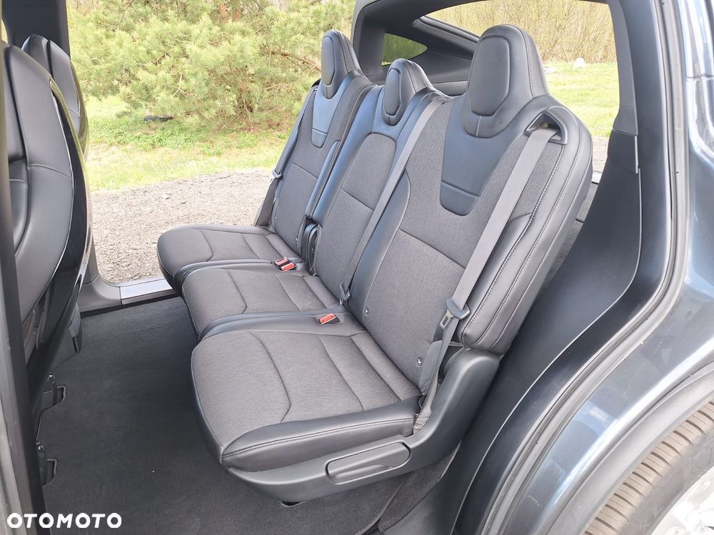 Tesla Model X - 12