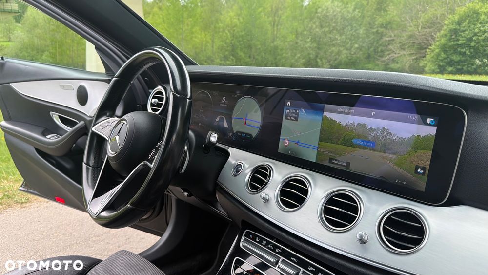 Mercedes-Benz Klasa E 220 d 9G-TRONIC - 24
