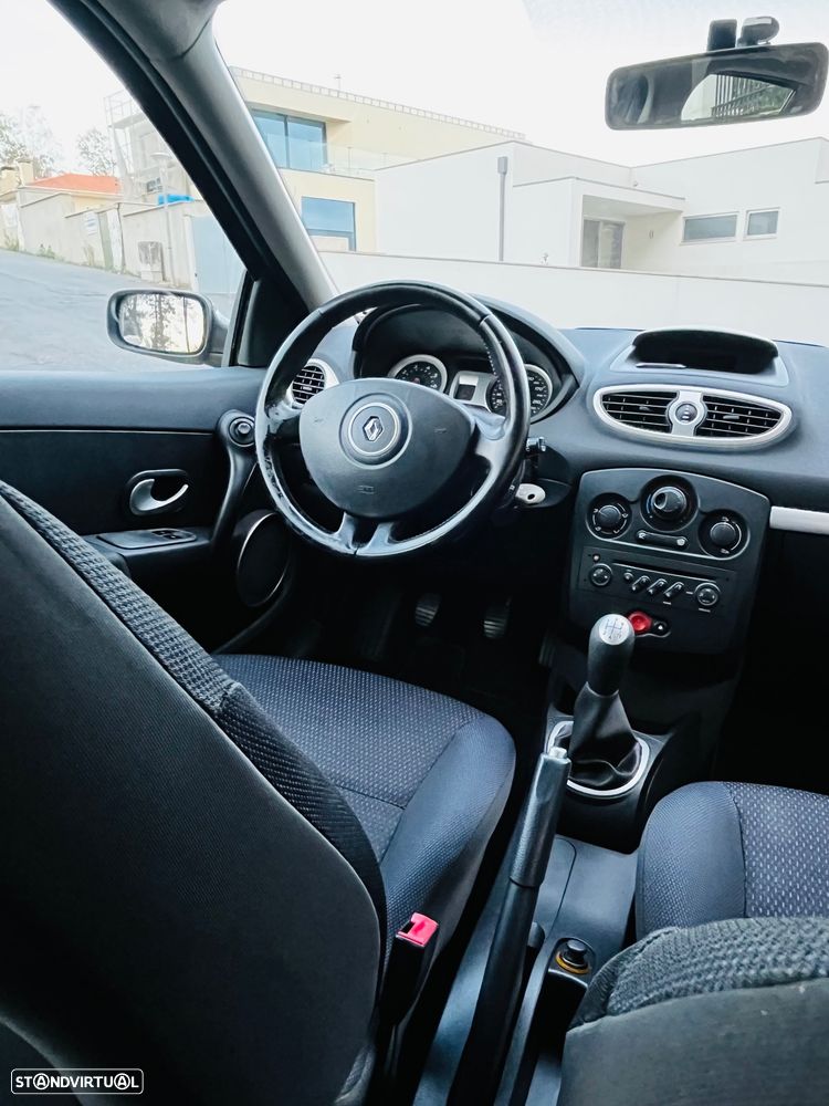 Renault Clio Sport Tourer - 11