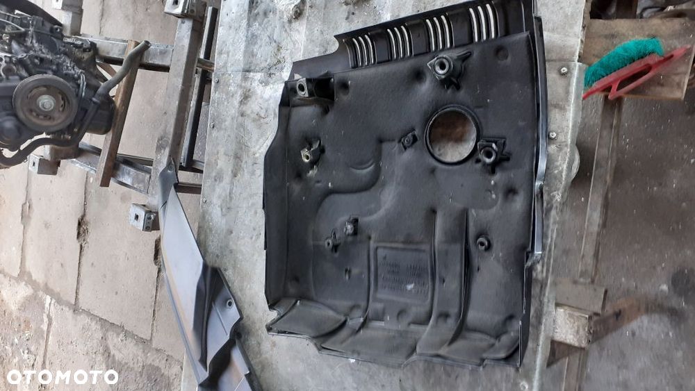 Osłoną silnika wygłuszenie audi a4 b8 1.8T - 2